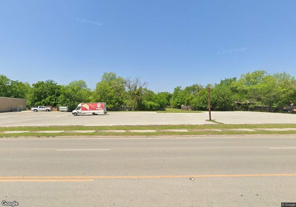 703 N Grand Ave, Gainesville, TX 76240 - photo 1