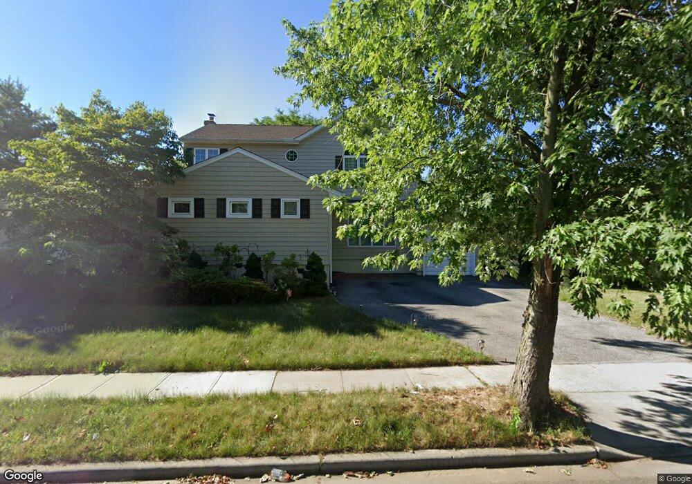 43 Cloverfield Rd S, Valley Stream, NY 11581 - photo 1