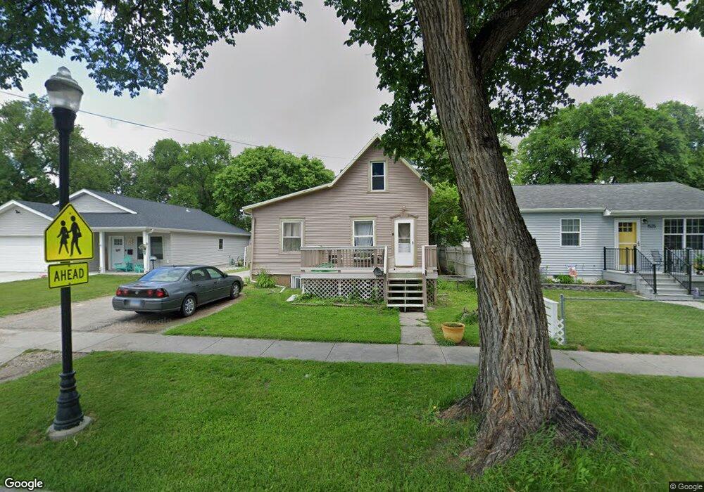 1527 10th Ave S, Fargo, ND 58103 - photo 1