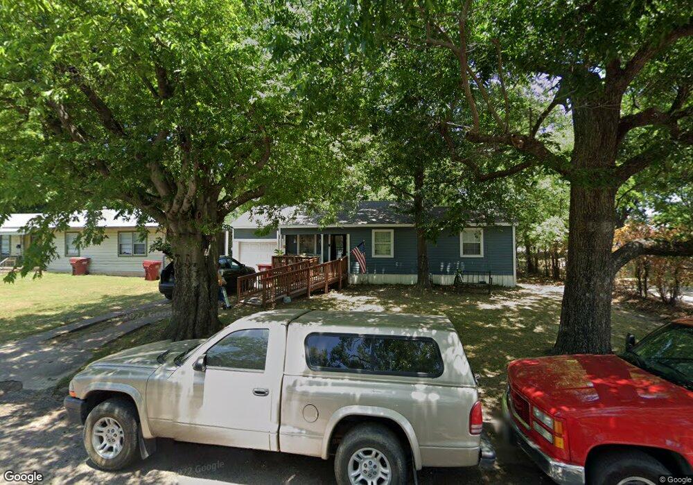 109 E Evans Ave, Bonham, TX 75418 - photo 1