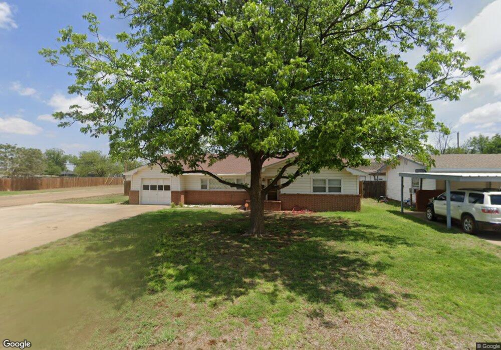 712 Zephyr St, Plainview, TX 79072 - photo 1