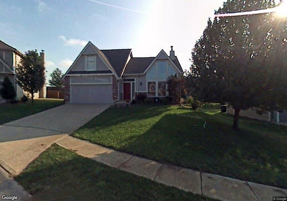4711 Roundtree Ct, Shawnee, KS 66226 - photo 1