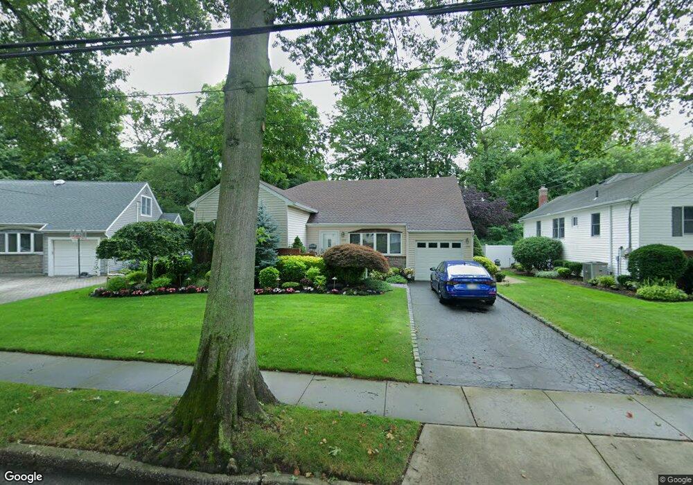 1098 Melissa Ln, North Bellmore, NY 11710 - photo 1