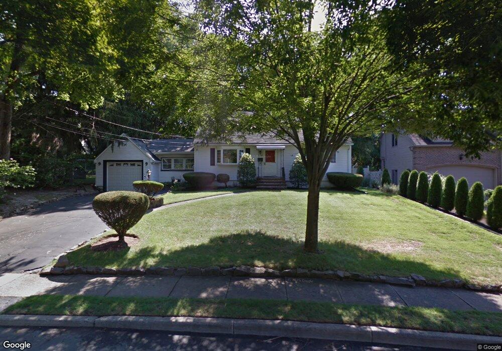 282 Wedgewood Dr, Paramus, NJ 07652 - photo 1