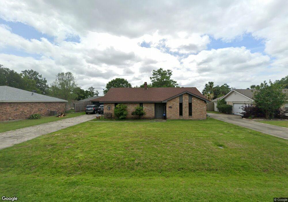 1513 N Greenfield Cir, Lake Charles, LA 70605 - photo 1