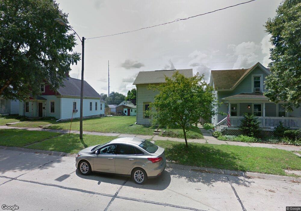 1113 8th St SE, Cedar Rapids, IA 52401 - photo 1