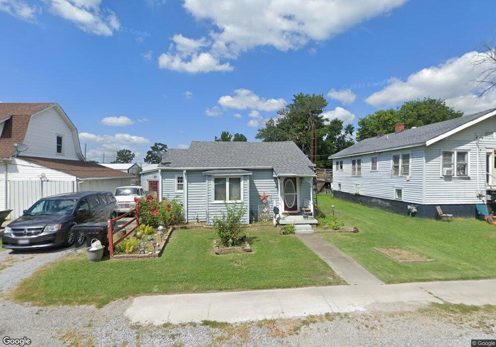 16 W Midkiff St, Harrisburg, IL 62946 - photo 1