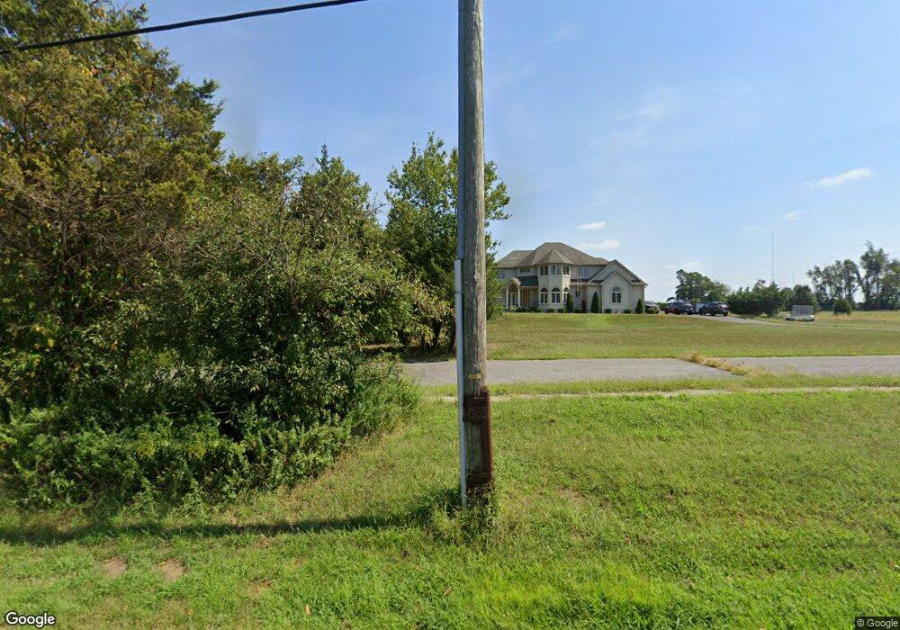 542 Woodstown Rd, Swedesboro, NJ 08085 - photo 1