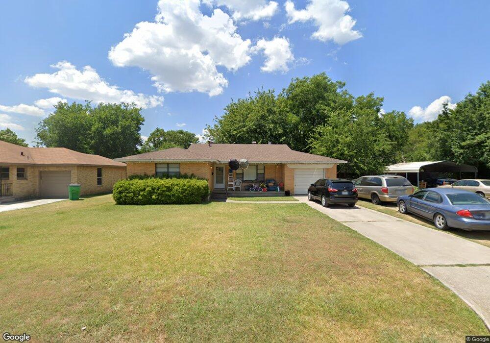 1303 Whaley Dr, Gainesville, TX 76240 - photo 1