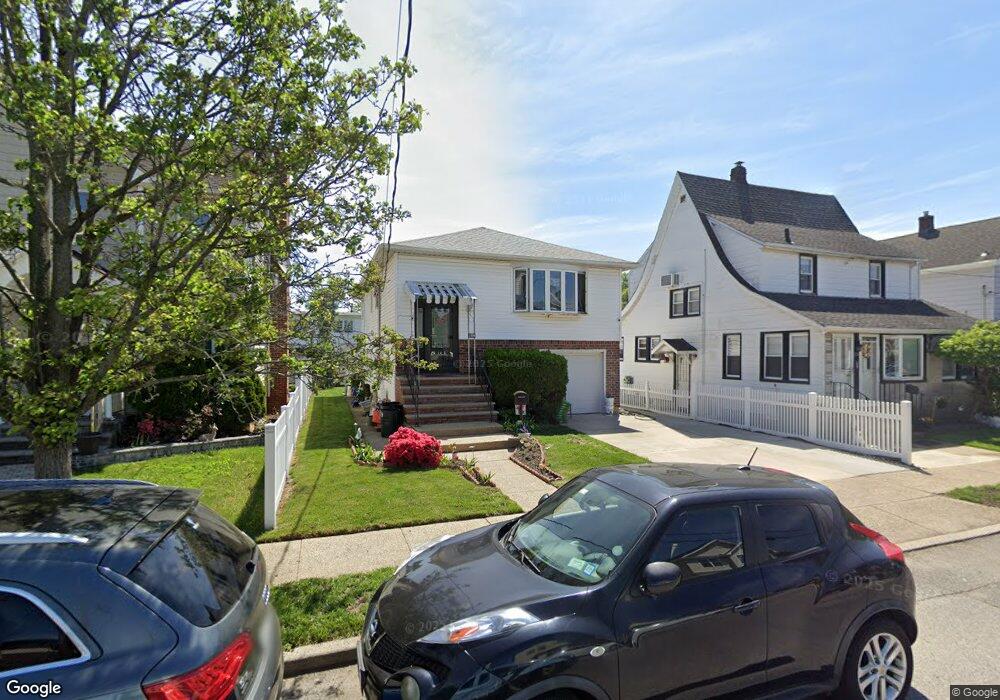 208 Monroe St, Franklin Square, NY 11010 - photo 1