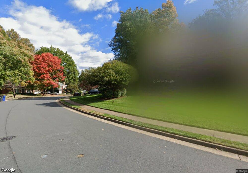 1307 Timberly Ln, McLean, VA 22102 - photo 1