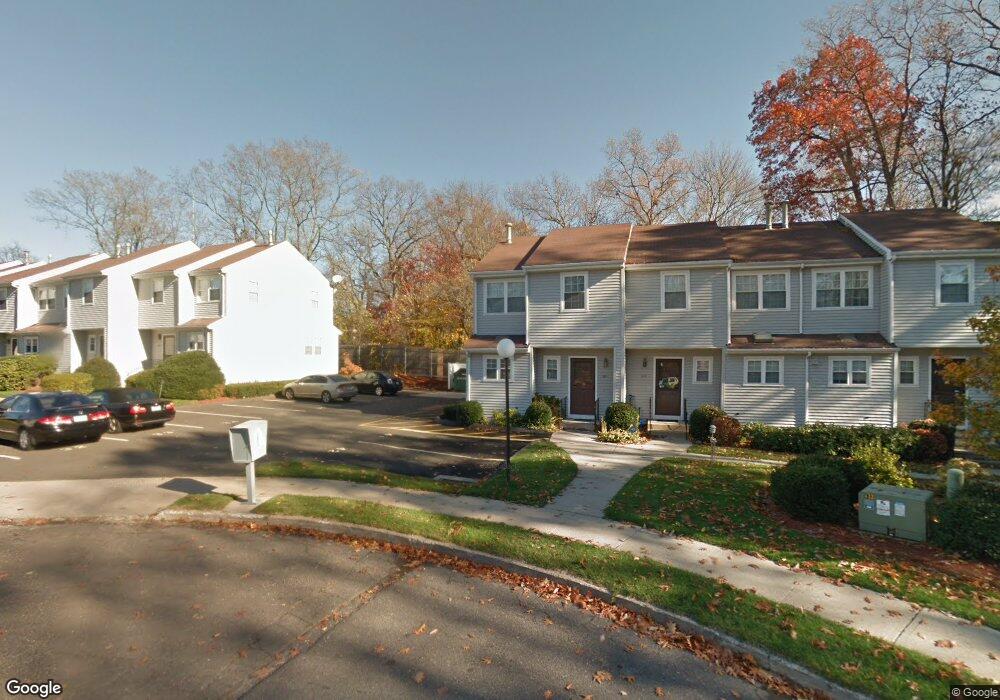 295 Red Oak Ln, Bridgeport, CT 06606 - photo 1