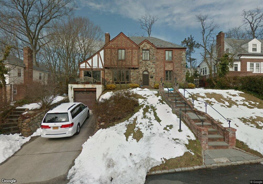 107 Shoreview Rd, Manhasset, NY 11030 - photo 1