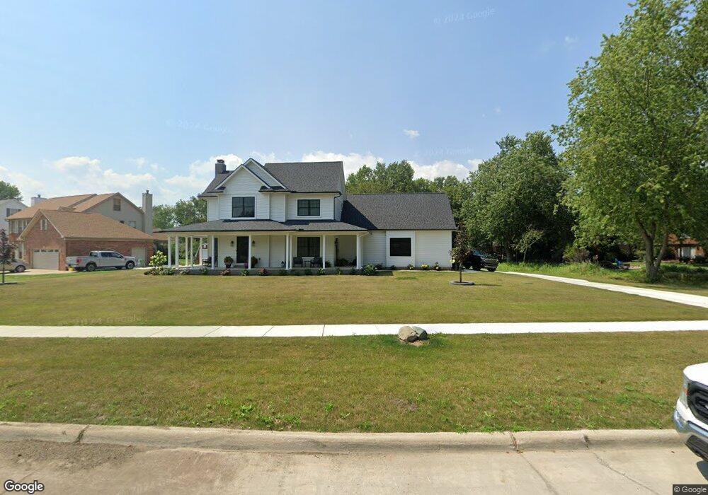 23568 Parke Ln, Grosse Ile, MI 48138 - photo 1