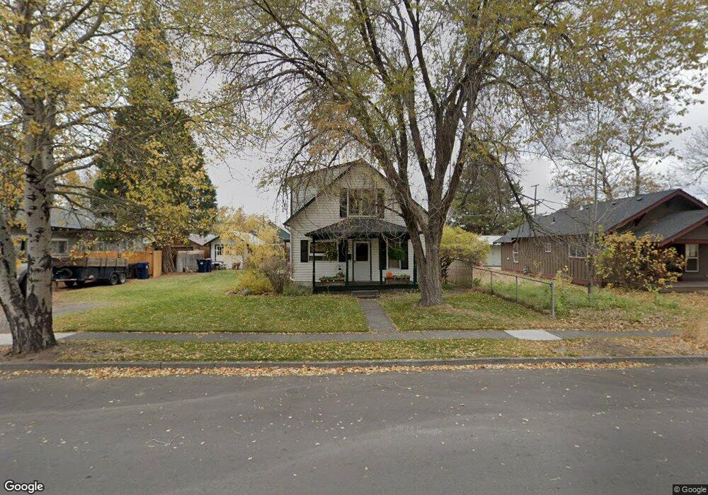 215 SW 9th St, Redmond, OR 97756 - photo 1