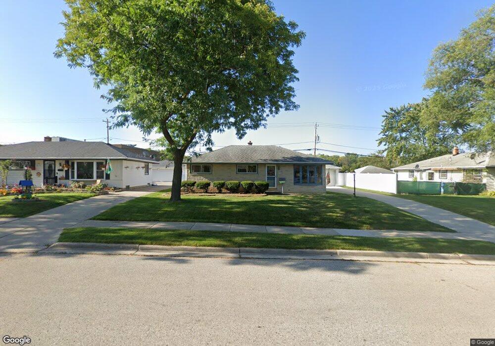 N82W15199 Manhattan Dr, Menomonee Falls, WI 53051 - photo 1