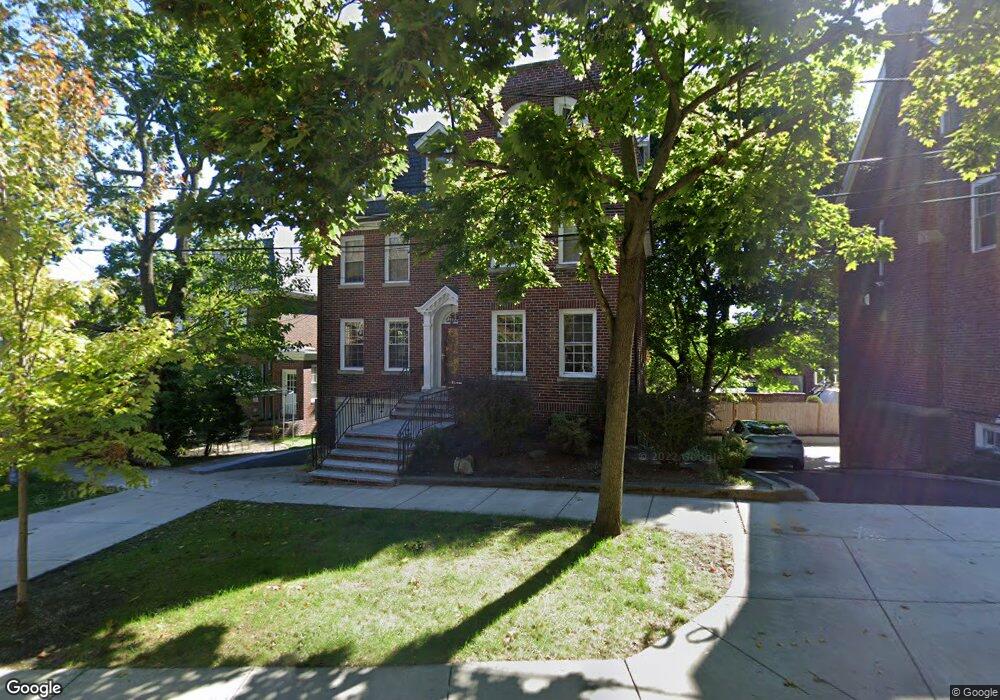 52 Rawson Rd unit 1, Brookline, MA 02445 - photo 1