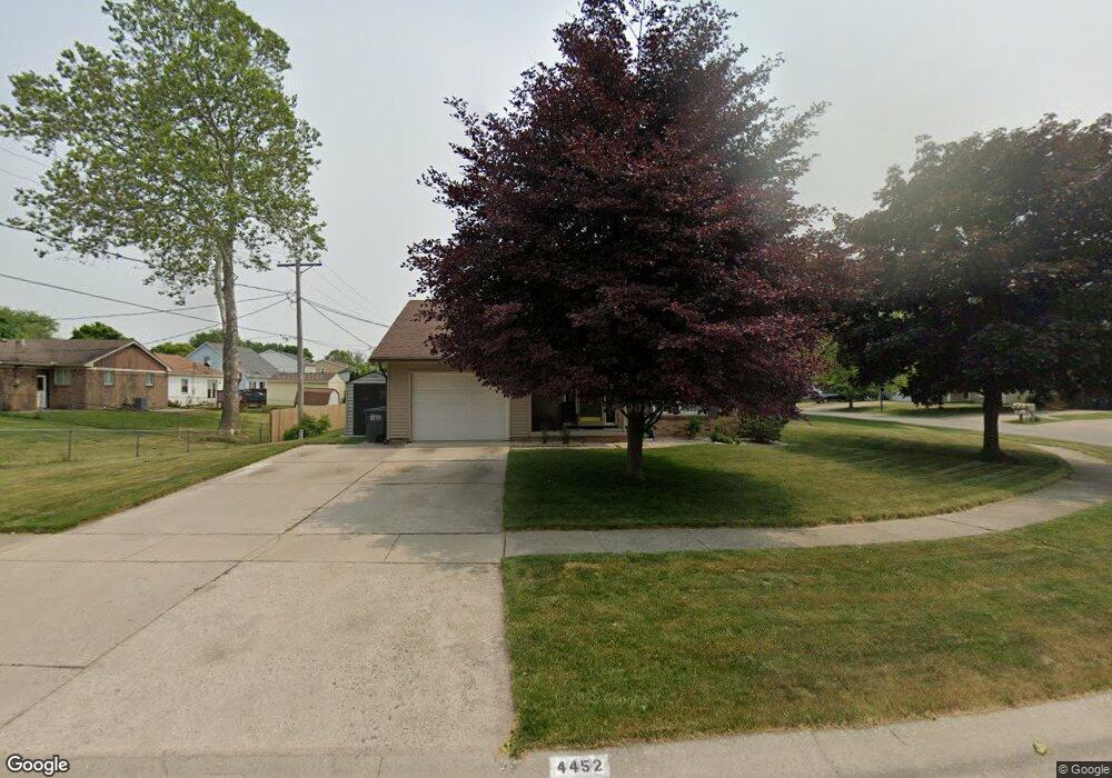 4452 Seagull Ln, Toledo, OH 43611 - photo 1