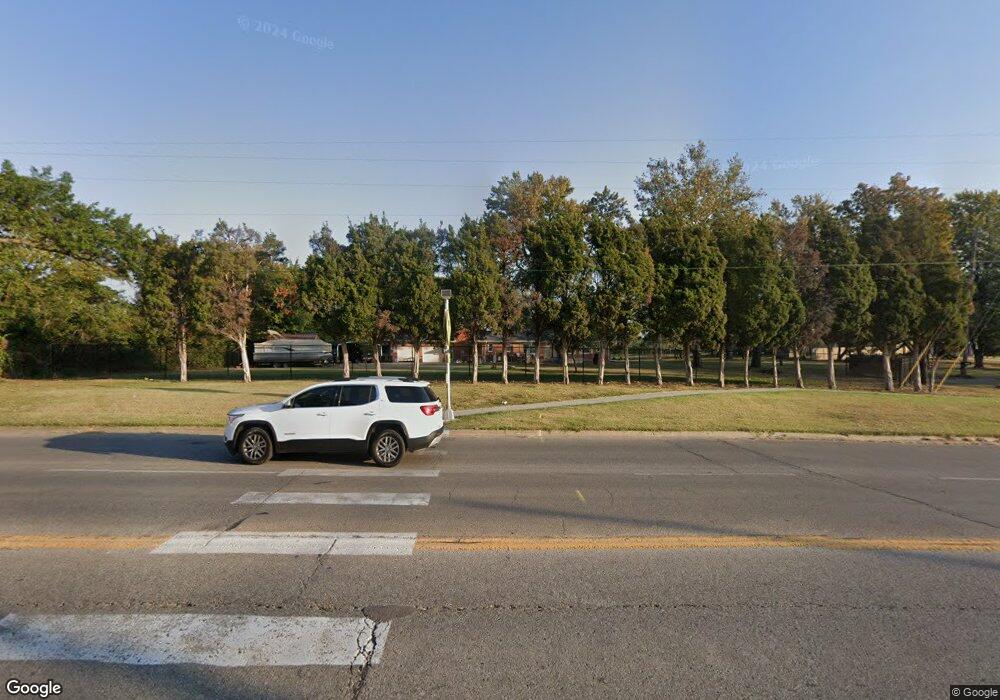 2877 SW Fairway Dr, Topeka, KS 66611 - photo 1