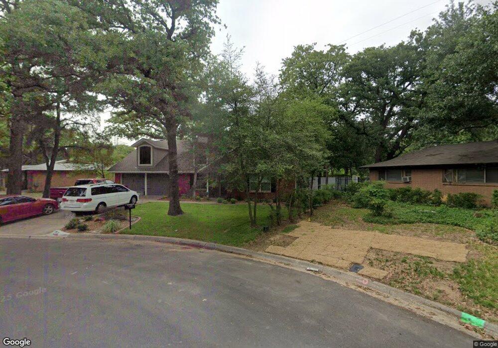 105 Post Oak Cir, Hurst, TX 76053 - photo 1