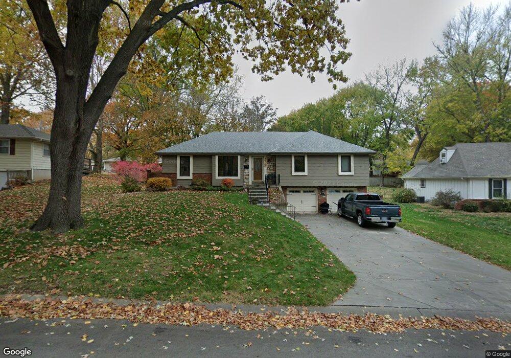 4736 Stearns Ln, Shawnee, KS 66203 - photo 1