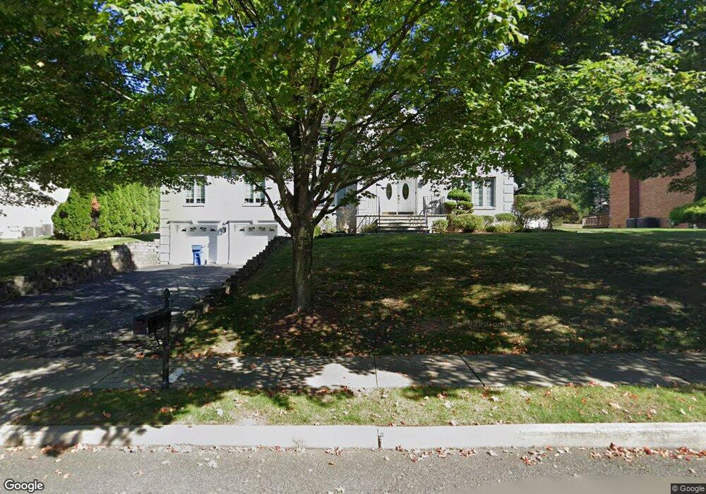 72 Lilac Ln, Paramus, NJ 07652 - photo 1