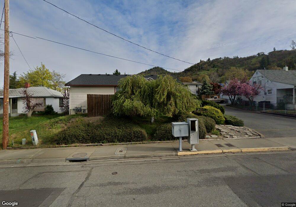 2076 NE Fairview Ave, Grants Pass, OR 97526 - photo 1