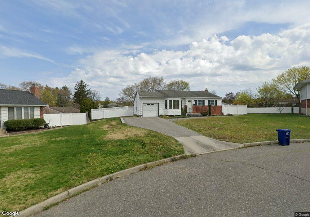 17 Craymor Ct, ComMacK, NY 11725 - photo 1