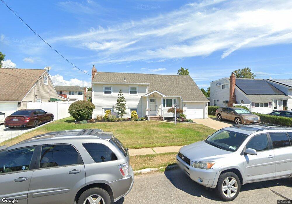 1009 N Niagara Ave, Lindenhurst, NY 11757 - photo 1