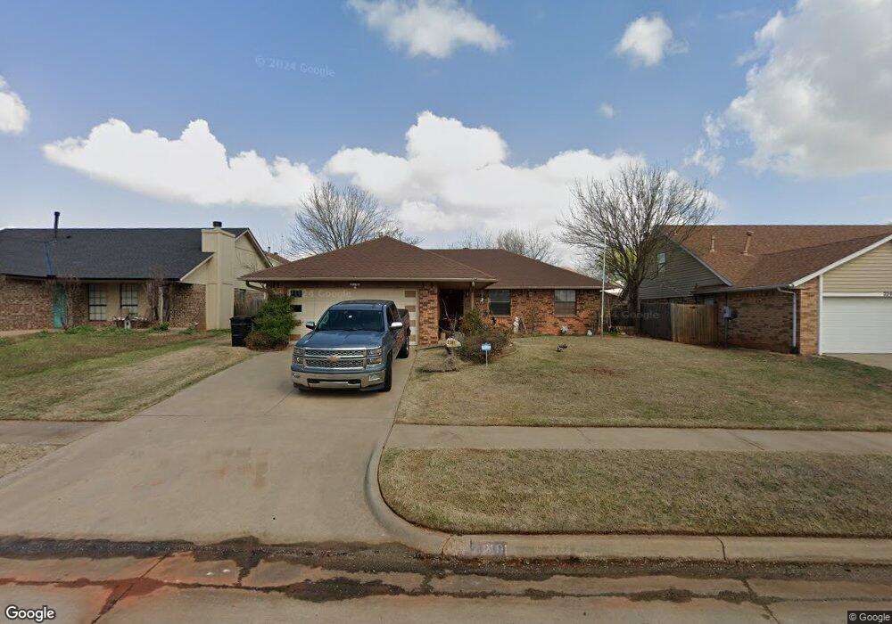 2201 NE 10th St, Moore, OK 73160 - photo 1