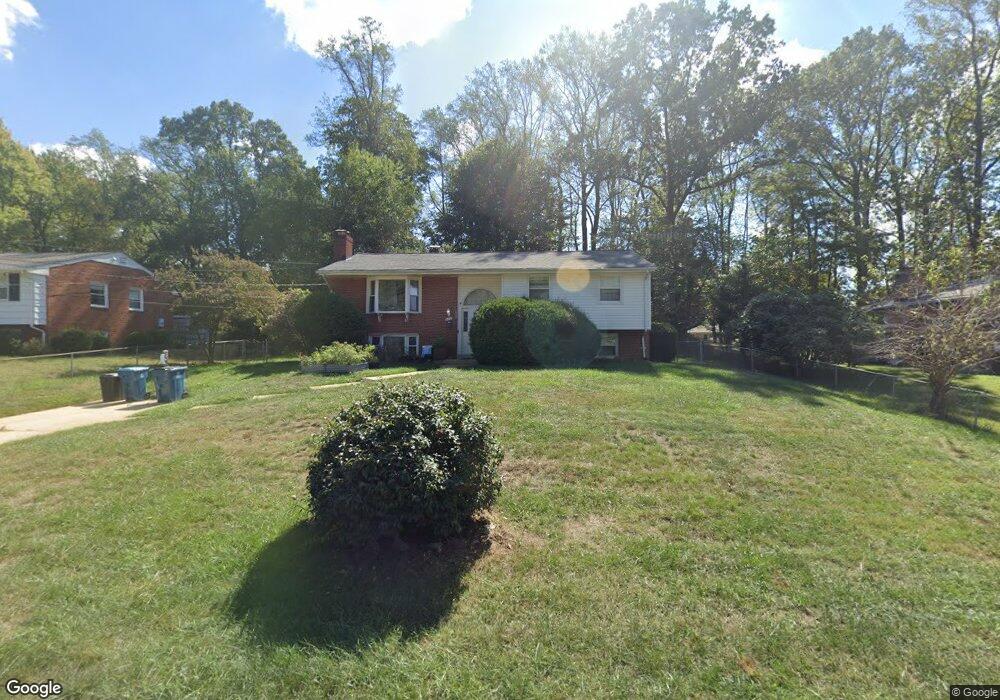 9217 Dellwood Dr, Vienna, VA 22180 - photo 1