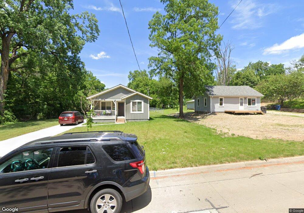 3230 E Clinton Ave, Des Moines, IA 50317 - photo 1