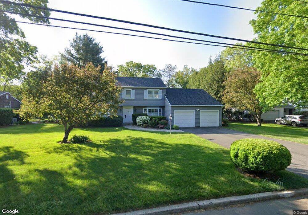 257 Canterbury Ln, Fairfield, CT 06825 - photo 1