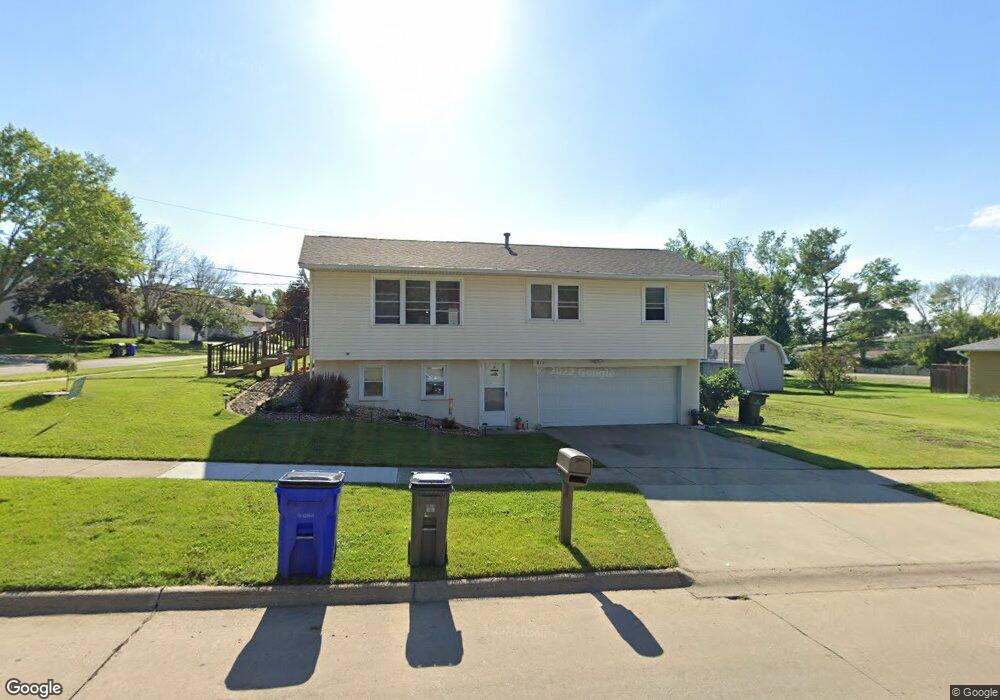 811 29th St NW, Cedar Rapids, IA 52405 - photo 1