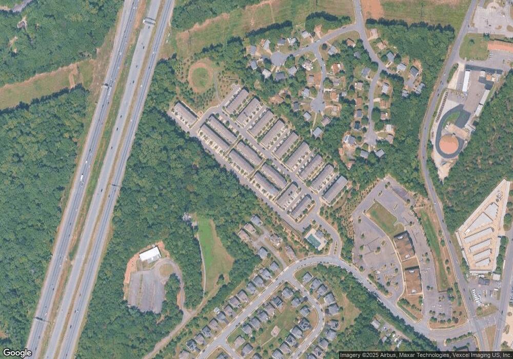 4903 Potomac Highlands Cir, Triangle, VA 22172 - photo 1