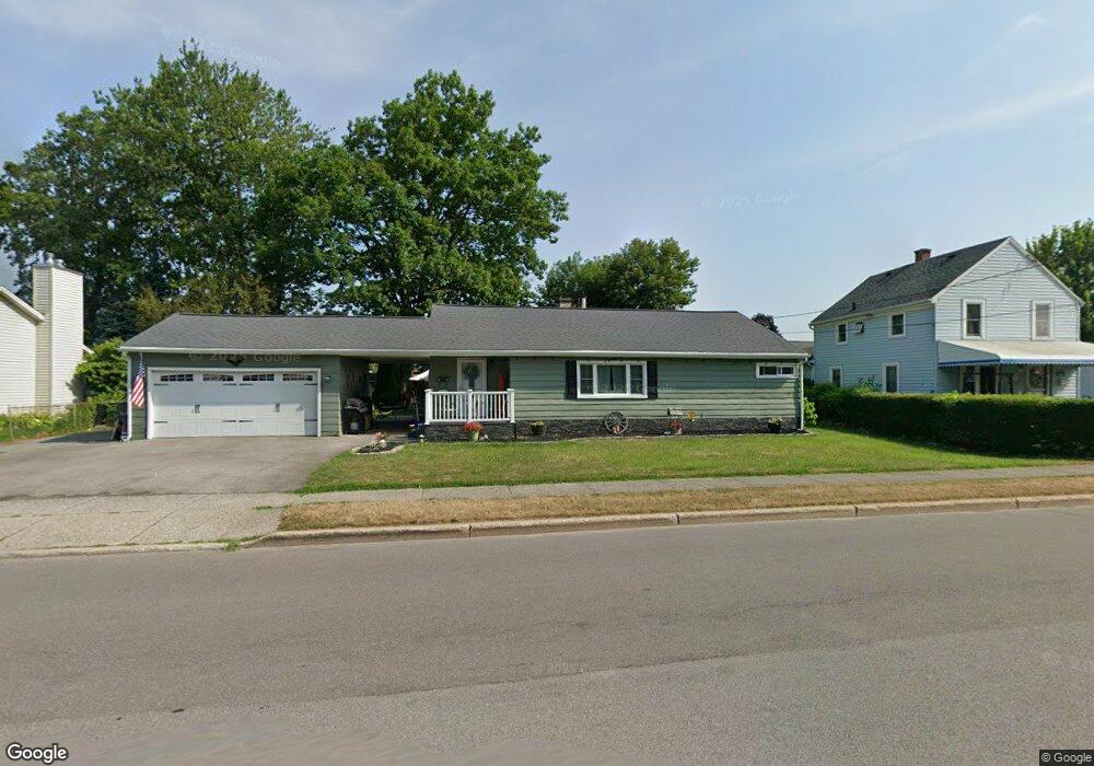 752 Meadow Dr, North Tonawanda, NY 14120 - photo 1