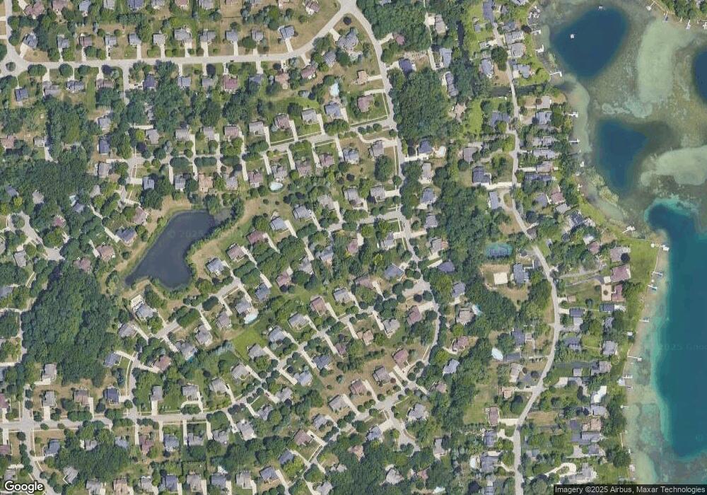 7165 Aaronway Dr, Orchard Lake, MI 48324 - photo 1