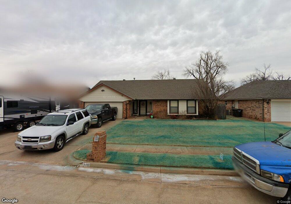 1209 NE 22nd St, Moore, OK 73160 - photo 1