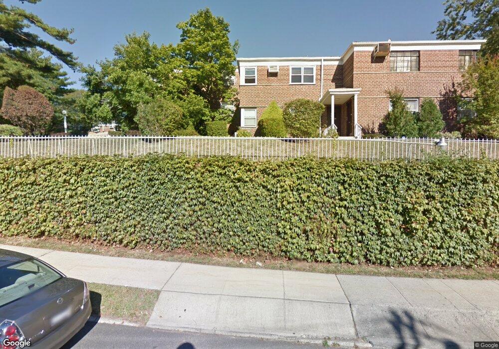 19647 Dunton Ave unit 2nd Fl, Hollis, NY 11423 - photo 1