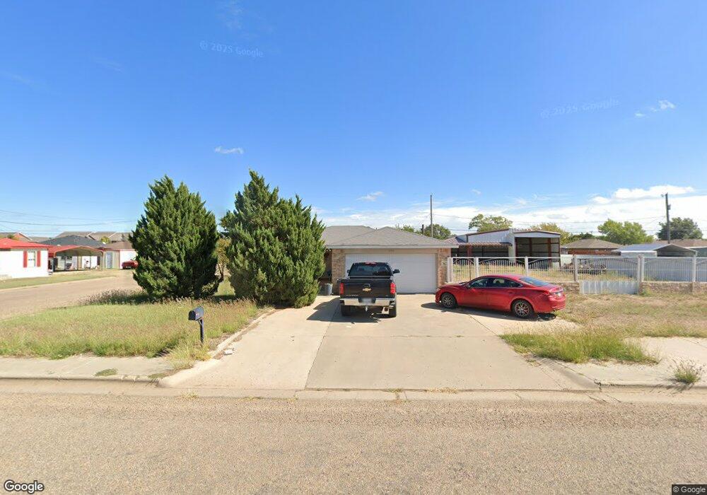 620 N Meredith Ave, Dumas, TX 79029 - photo 1