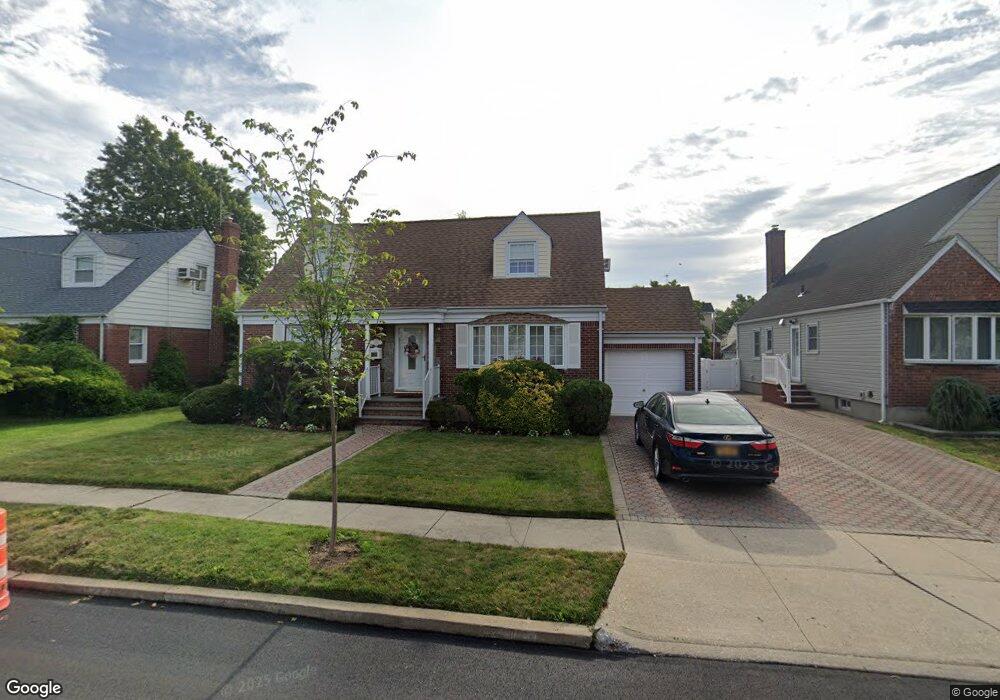 628 S 8th St, New Hyde Park, NY 11040 - photo 1