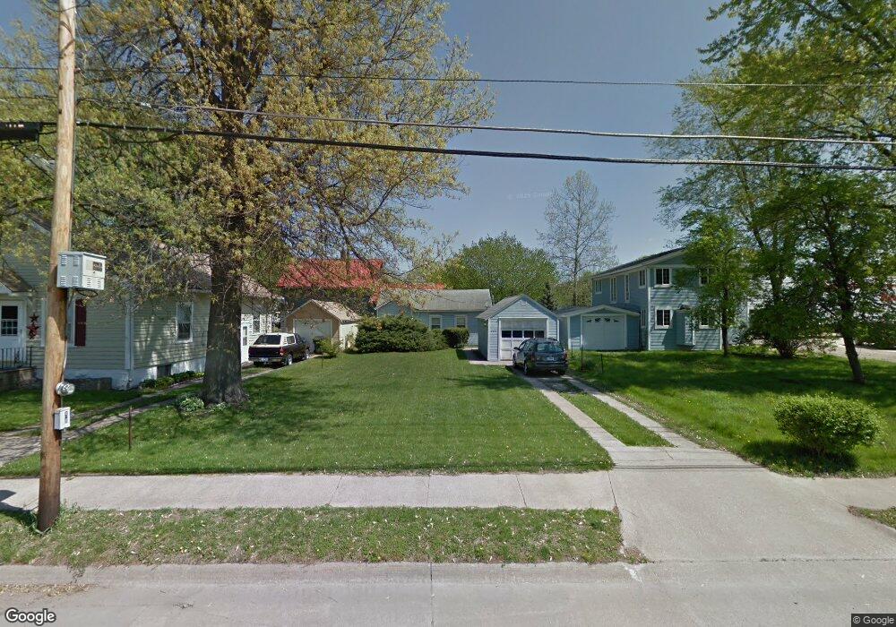 423 11th St NW, Cedar Rapids, IA 52405 - photo 1