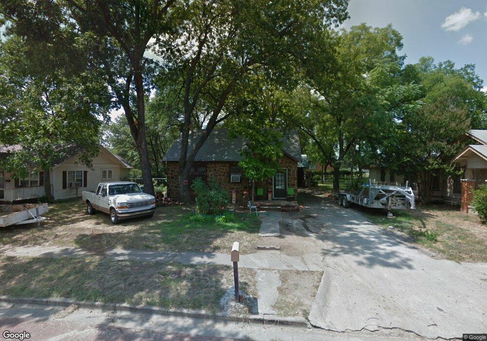 819 N Commerce St, Gainesville, TX 76240 - photo 1