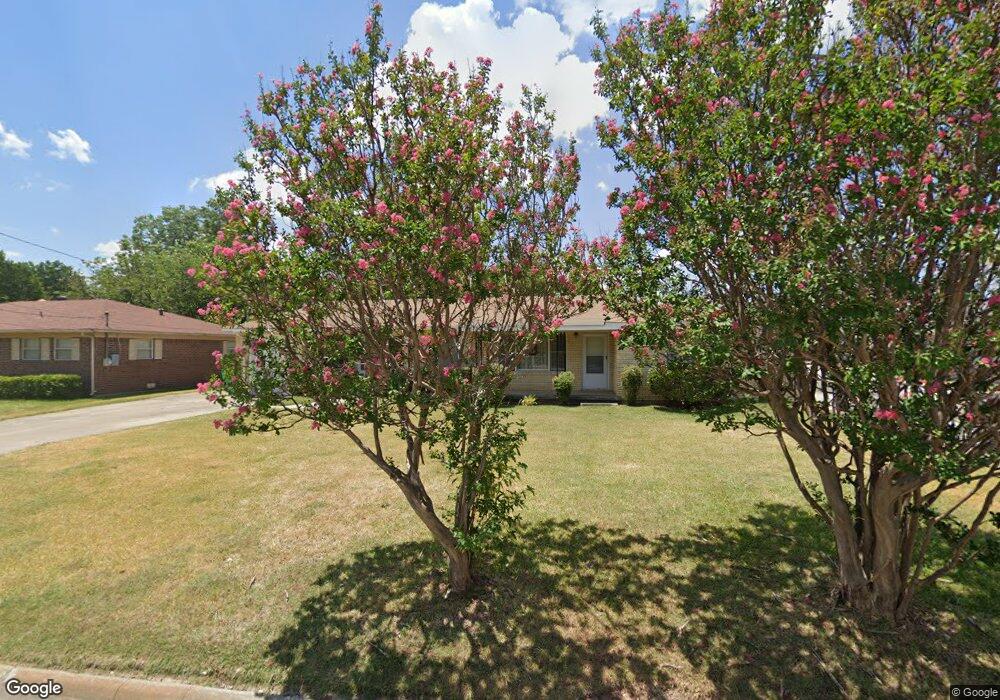1315 Whaley Dr, Gainesville, TX 76240 - photo 1