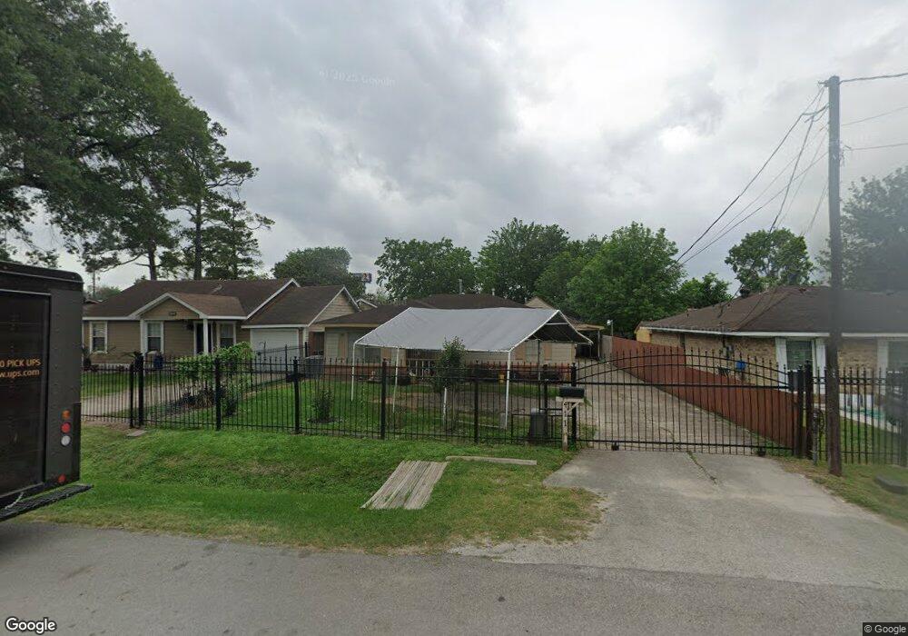 411 Robert Lee Rd, Houston, TX 77009 - photo 1
