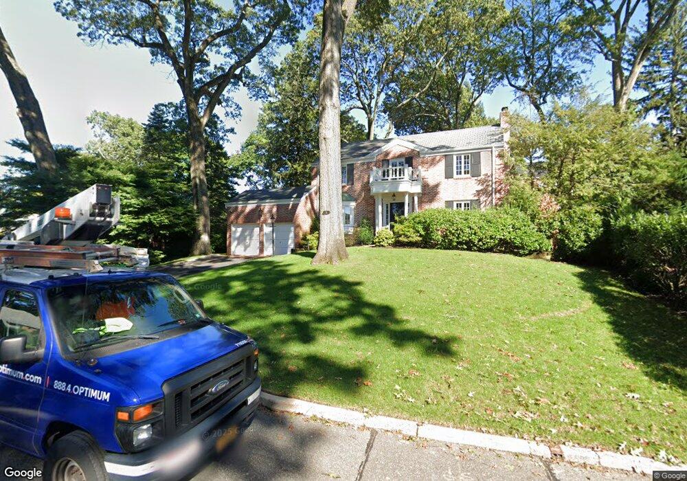 16 Woodland Way, Manhasset, NY 11030 - photo 1