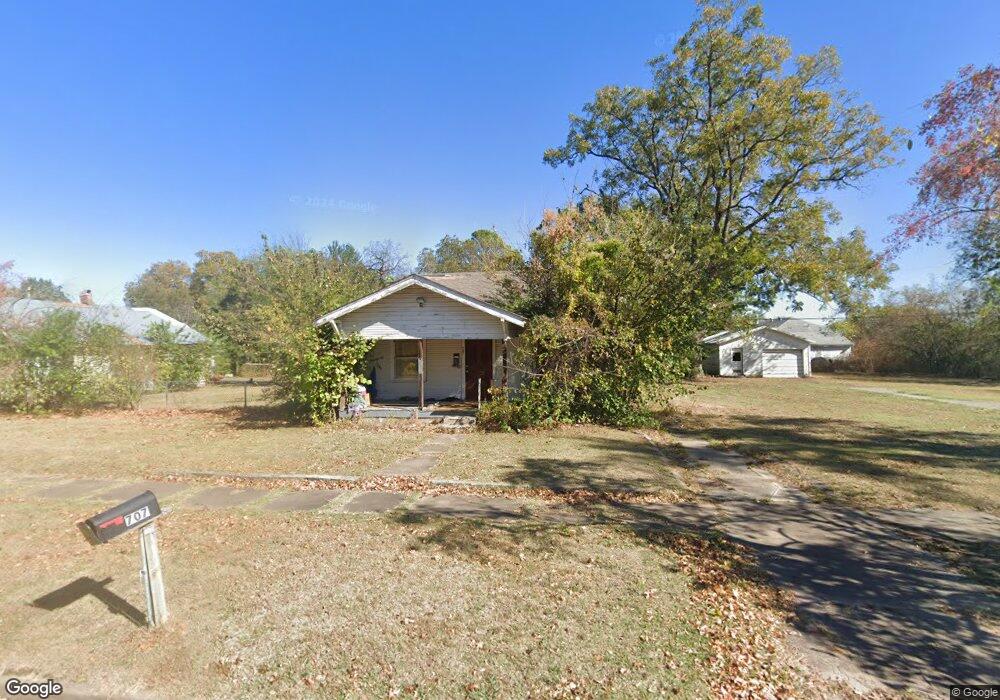 711 N Taft Ave, Okmulgee, OK 74447 - photo 1
