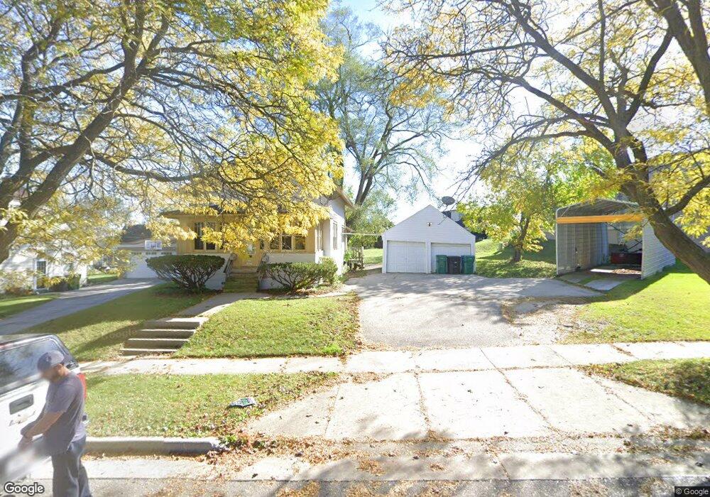 N90W16919 Pershing Ave, Menomonee Falls, WI 53051 - photo 1