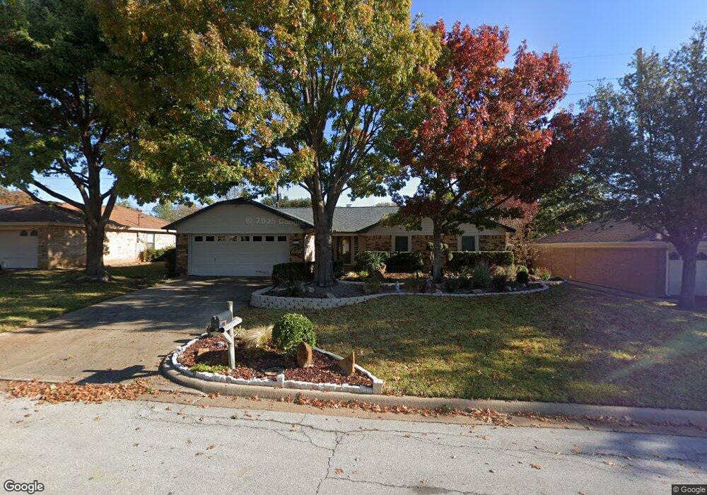 2116 Northglen Dr, Hurst, TX 76054 - photo 1