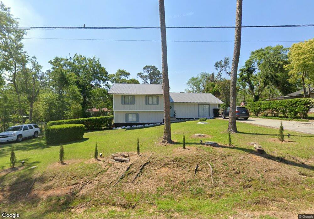 612 Forest Cir, Douglas, GA 31533 - photo 1